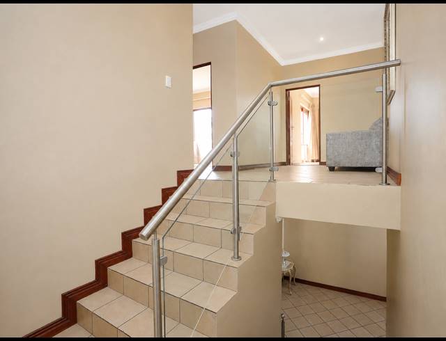 4 BEDROOM HOUSE FOR SALE IN MIDSTREAM ESTATE